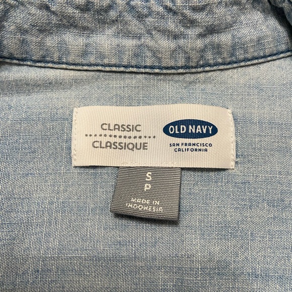 Old Navy chambray button down shirt - Picture 3 of 8